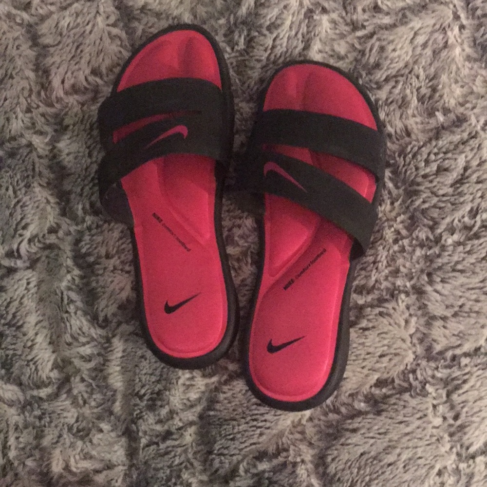 Nike pink memory foam slides